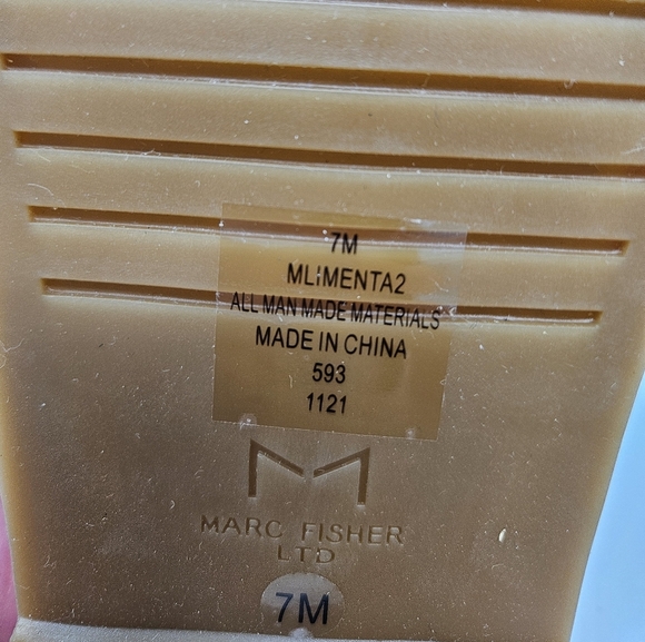 Marc Fisher Womens Sandels Sz 7M Pink Faux Leather Weaved gold & Ivory Slip Ons - Picture 9 of 10